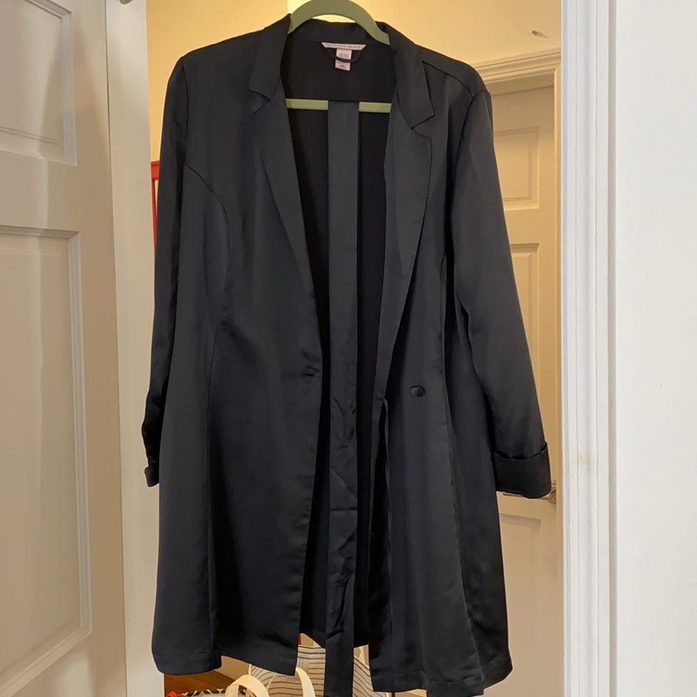 VICTORIA’S SECRET long line satin blazer
